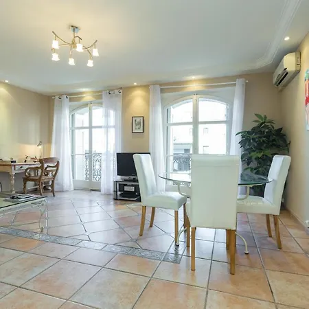 Sleeps 4 Air Con Wifi *